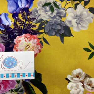 Kreppstoff mit großen Blumen